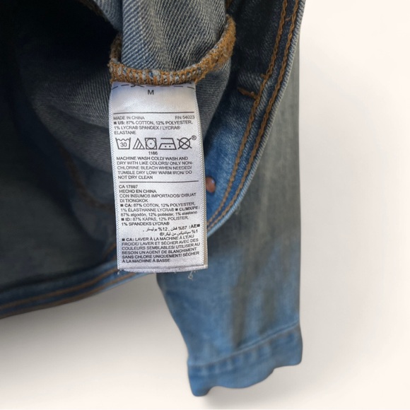 Women’s Medium Old Navy Blue Denim Jean Trucker Jacket Boho Grunge Button Up - Picture 8 of 8